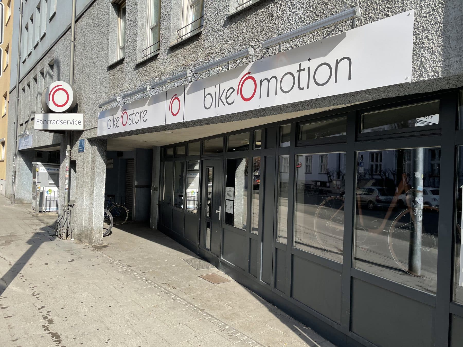 Ladenfront bikeOstore und bikeOmotion in der Ichostraße